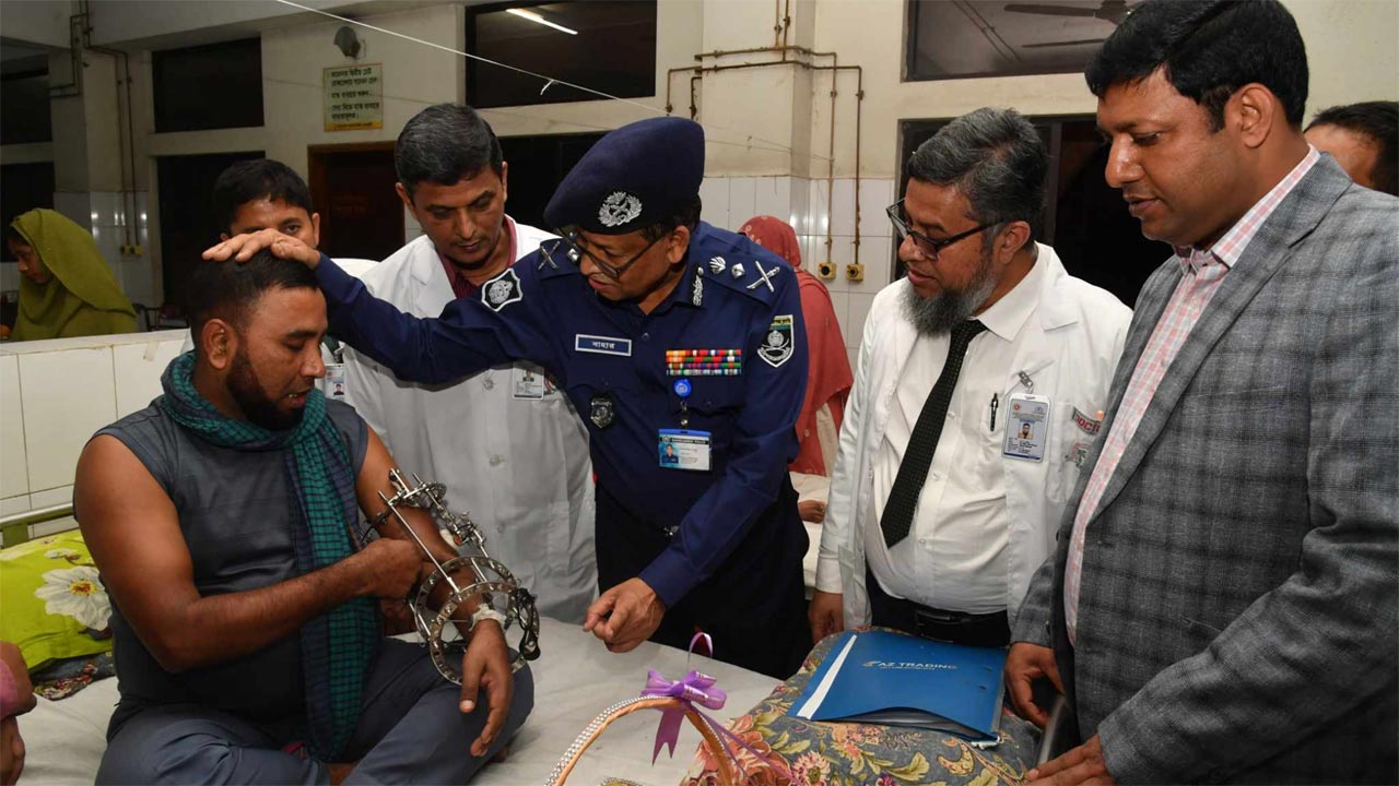 পুলিশ ছাত্র-জনতার প্রত্যাশার জন-আকাঙ্ক্ষা পূরণে অঙ্গীকারবদ্ধ: আইজিপি