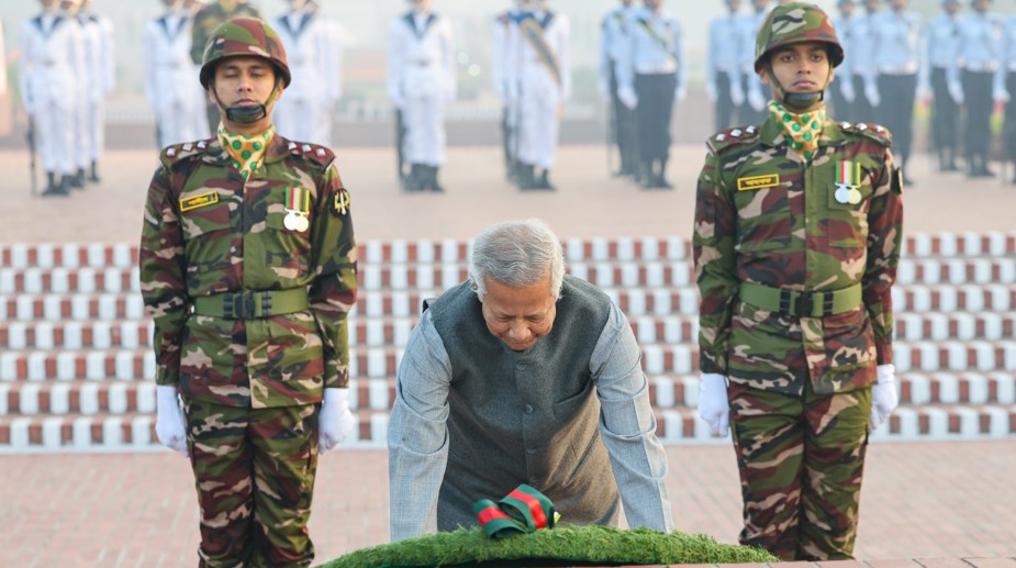 জাতীয় স্মৃতিসৌধে প্রধান উপদেষ্টার শ্রদ্ধা